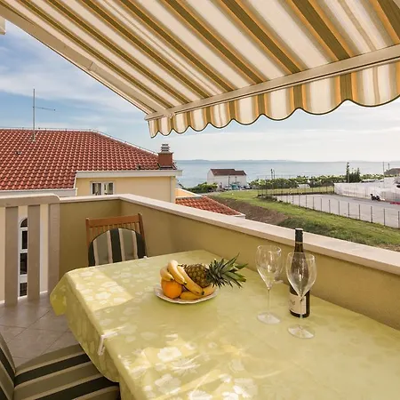 Leon بودْسْتغانا