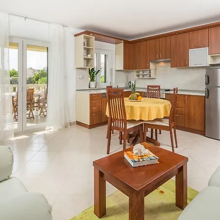 Leon شقة بودْسْتغانا