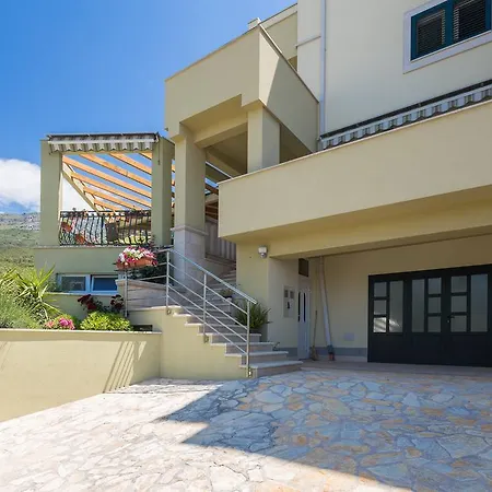 Leon شقة بودْسْتغانا