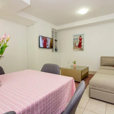 شقة Leon بودْسْتغانا